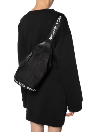 A one-shoulder backpack with a logo, zdjęcie 2 A one-shoulder backpack with a logo od Michael Kors